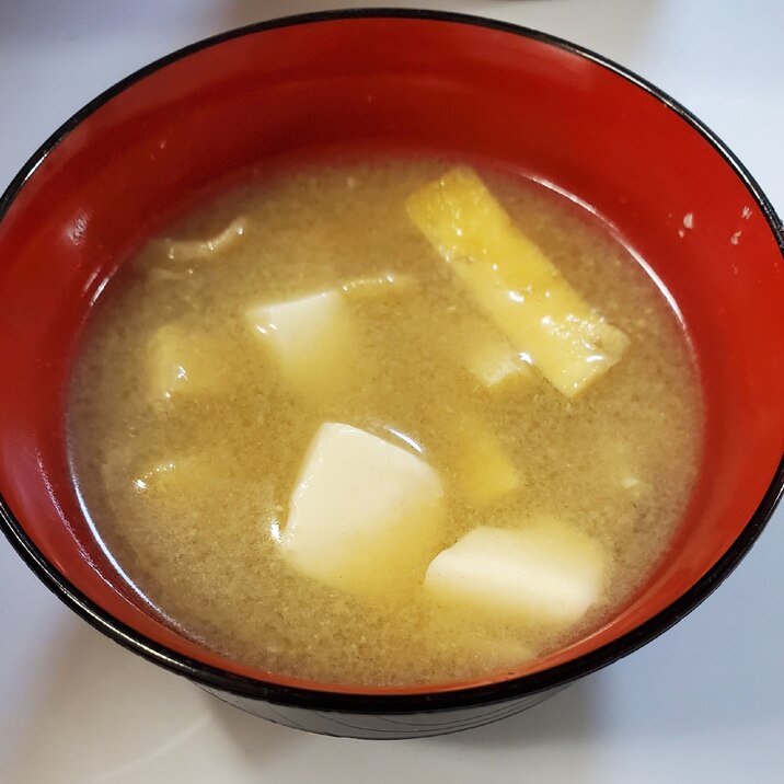 舞茸と豆腐と油揚げのお味噌汁